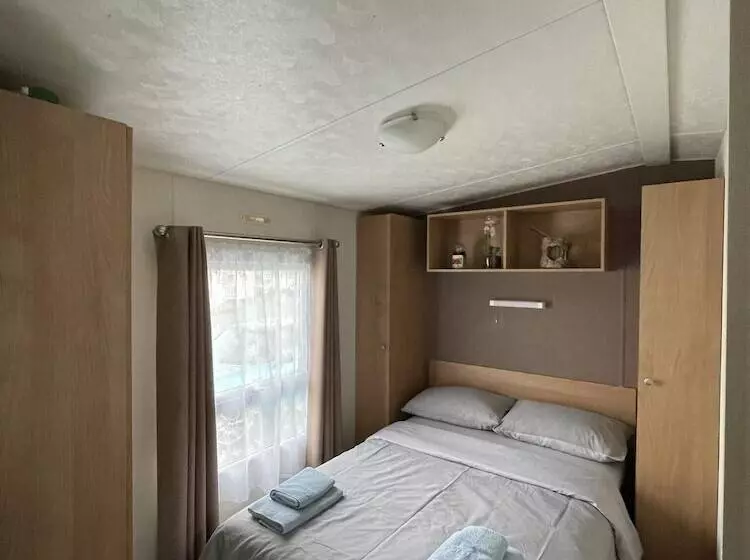 Impeccable 4 Bed Caravan In Clacton On Sea