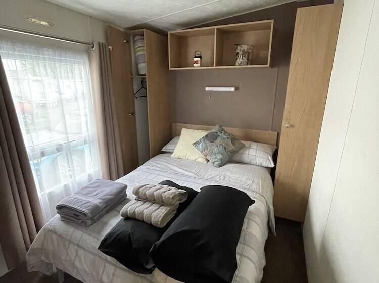 Impeccable 4 Bed Caravan In Clacton On Sea