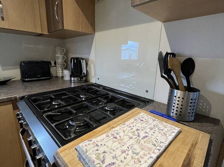 Impeccable 4 Bed Caravan In Clacton On Sea