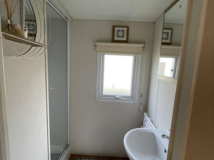 Impeccable 4 Bed Caravan In Clacton On Sea