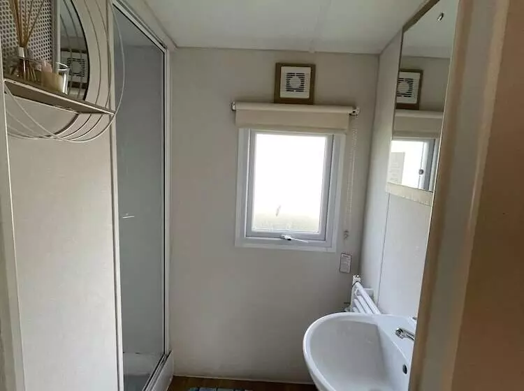 Impeccable 4 Bed Caravan In Clacton On Sea