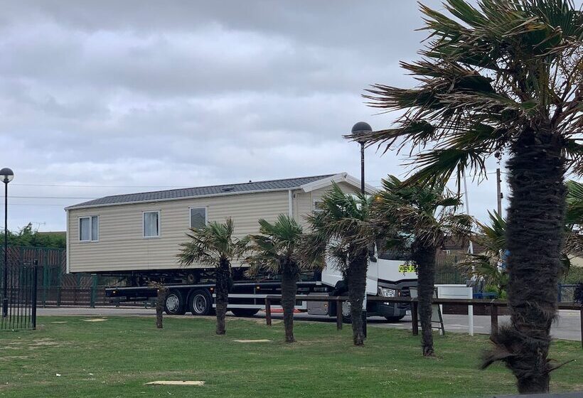 Impeccable 4 Bed Caravan In Clacton On Sea