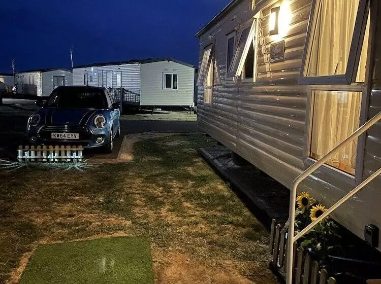 Impeccable 4 Bed Caravan In Clacton On Sea