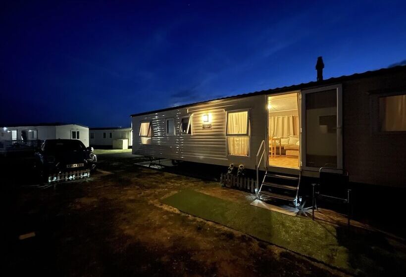 Impeccable 4 Bed Caravan In Clacton On Sea
