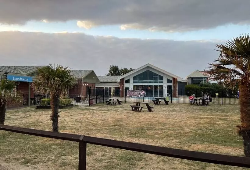 Impeccable 4 Bed Caravan In Clacton On Sea