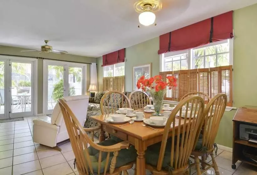 Linger Longer By Avantstay Key West Walkable Gated Community, Shared Pool Week Long Stays Only