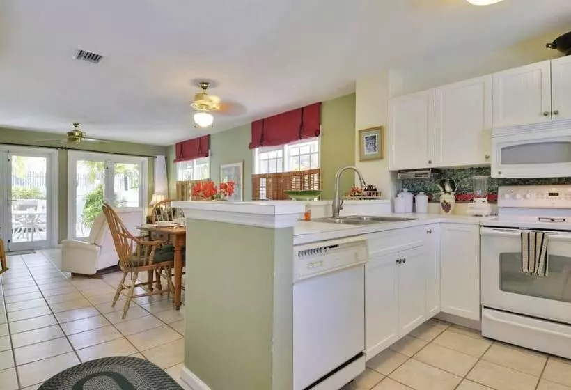 Linger Longer By Avantstay Key West Walkable Gated Community, Shared Pool Week Long Stays Only