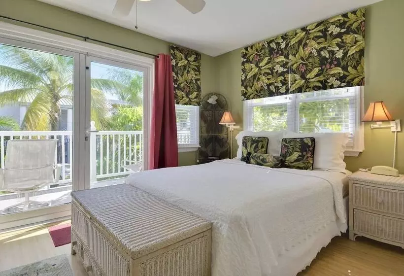 Linger Longer By Avantstay Key West Walkable Gated Community, Shared Pool Week Long Stays Only