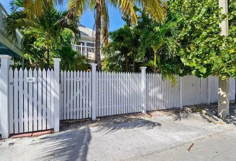 Linger Longer By Avantstay Key West Walkable Gated Community, Shared Pool Week Long Stays Only
