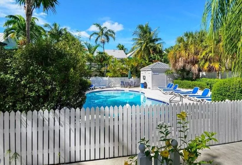 Linger Longer By Avantstay Key West Walkable Gated Community, Shared Pool Week Long Stays Only