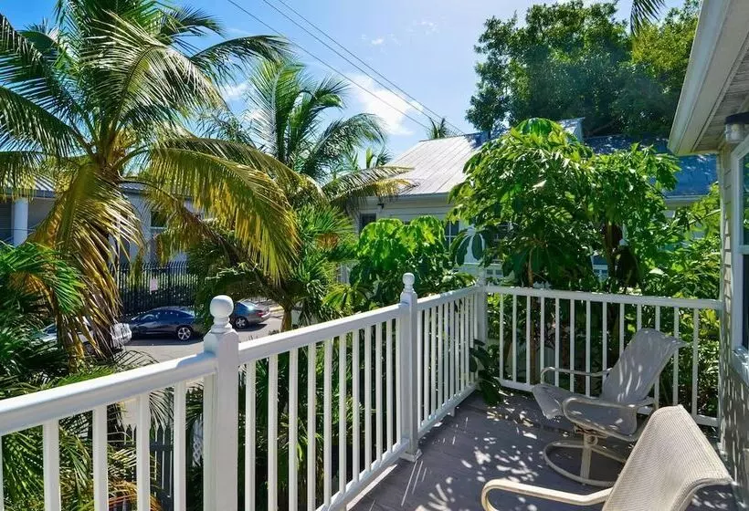 Linger Longer By Avantstay Key West Walkable Gated Community, Shared Pool Week Long Stays Only