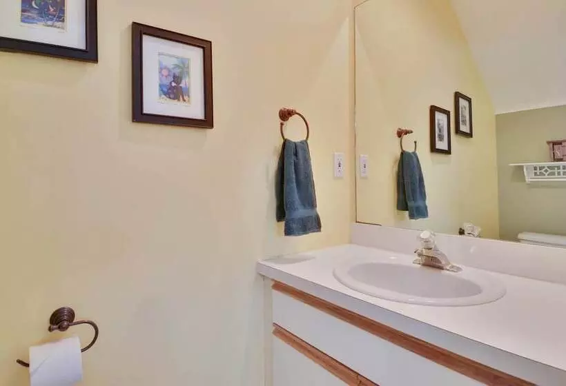 Linger Longer By Avantstay Key West Walkable Gated Community, Shared Pool Week Long Stays Only