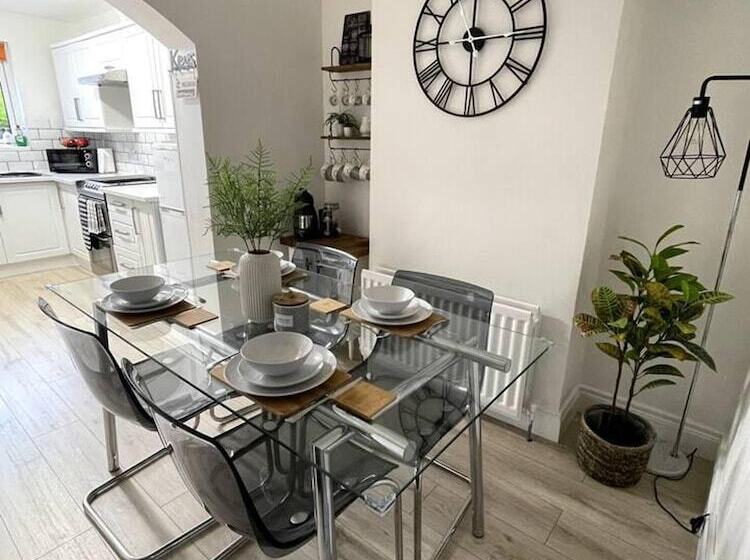 إقامة Captivating House In Bangor, Northern Ireland