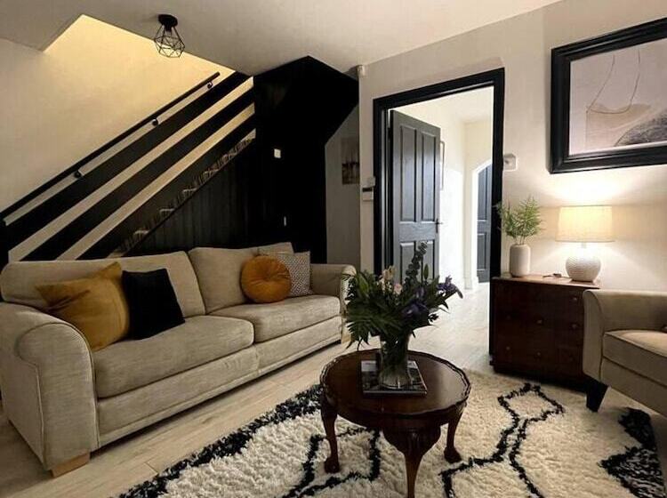 إقامة Captivating House In Bangor, Northern Ireland