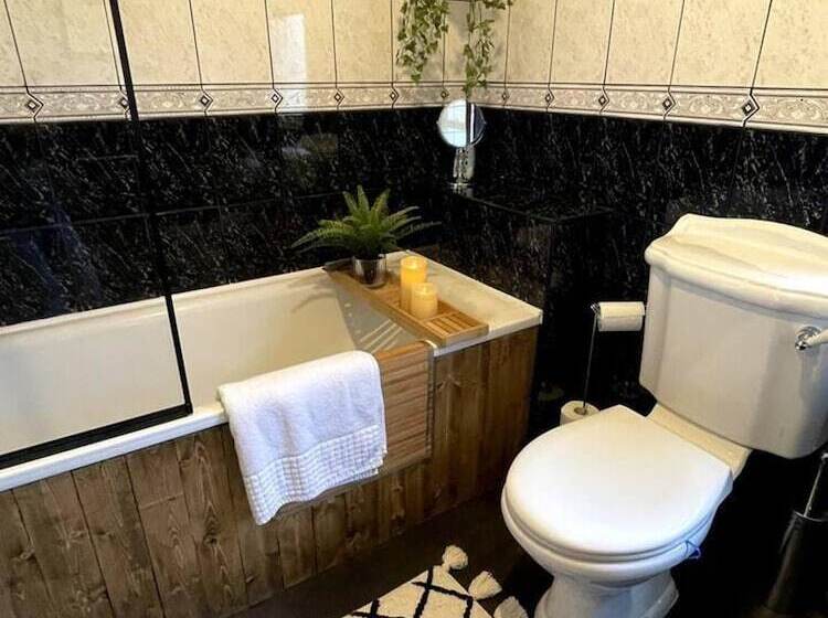 إقامة Captivating House In Bangor, Northern Ireland