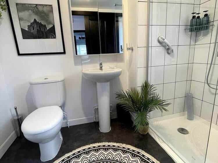 إقامة Captivating House In Bangor, Northern Ireland