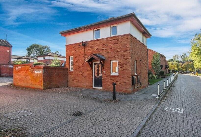 إقامة Inviting 2 Bed House In Milton Keynes   Netflix