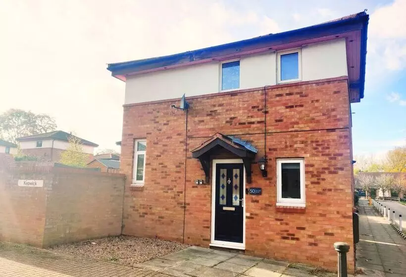 Residenssi Inviting 2 Bed House In Milton Keynes   Netflix