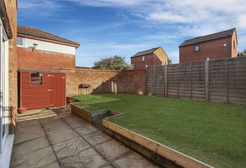 إقامة Inviting 2 Bed House In Milton Keynes   Netflix