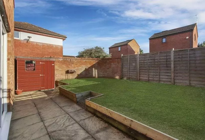 Residenssi Inviting 2 Bed House In Milton Keynes   Netflix