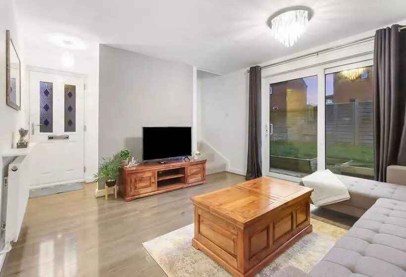 Residenssi Inviting 2 Bed House In Milton Keynes   Netflix