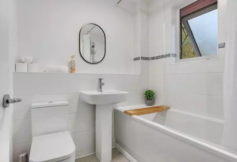 Residenssi Inviting 2 Bed House In Milton Keynes   Netflix