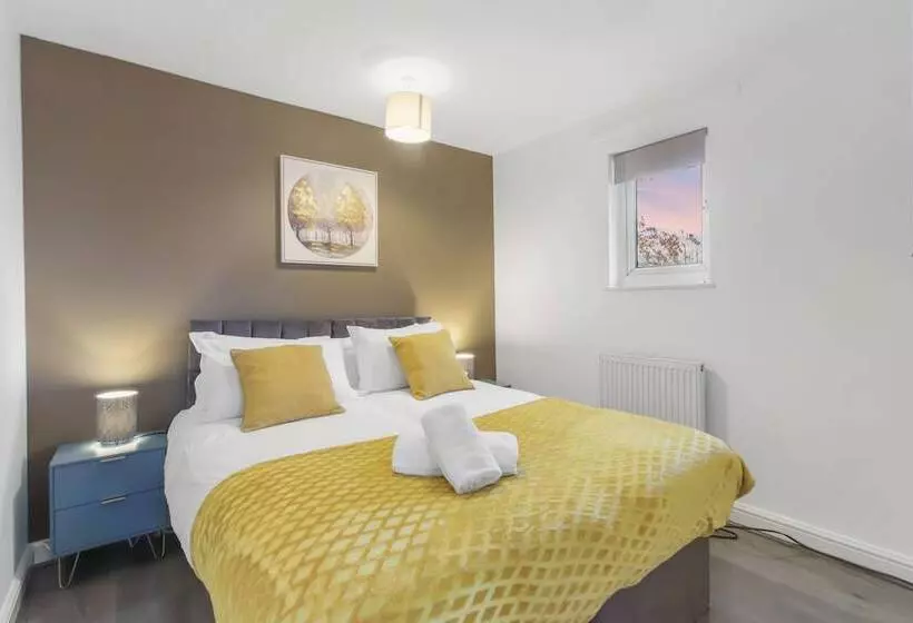 Residenssi Inviting 2 Bed House In Milton Keynes   Netflix