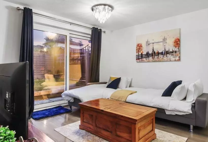 Residenssi Inviting 2 Bed House In Milton Keynes   Netflix