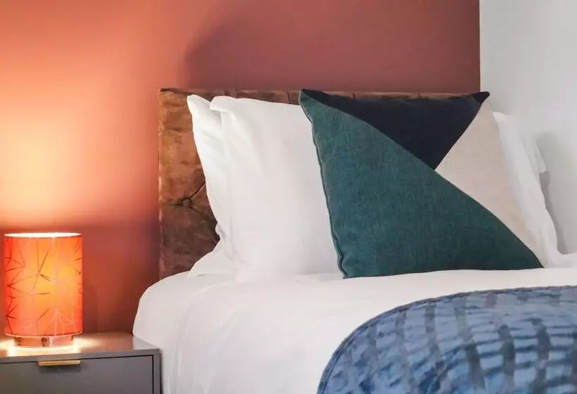 Residenssi Inviting 2 Bed House In Milton Keynes   Netflix