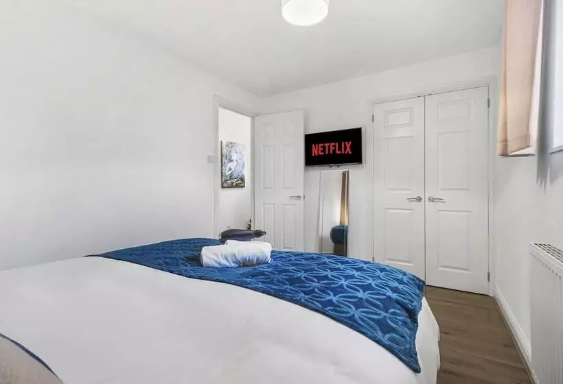 Residenssi Inviting 2 Bed House In Milton Keynes   Netflix
