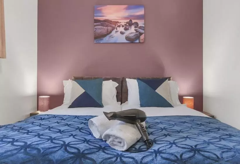 Residenssi Inviting 2 Bed House In Milton Keynes   Netflix