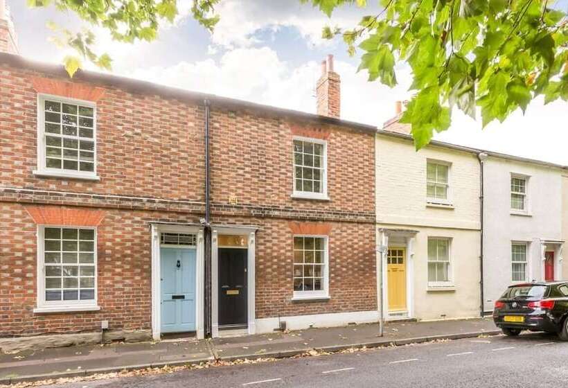 The Victorian House   Enticing 3bdr House With Garden