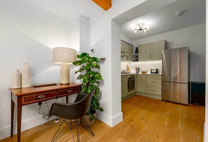 The Victorian House   Enticing 3bdr House With Garden