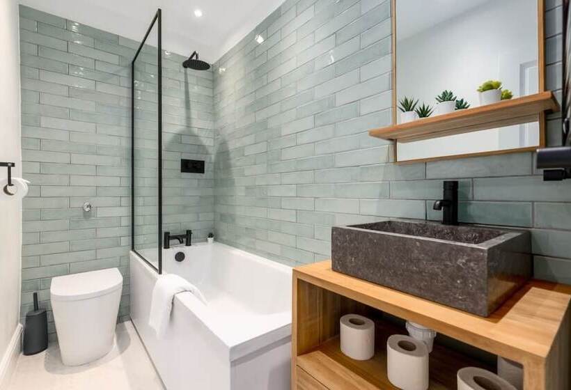 The Victorian House   Enticing 3bdr House With Garden