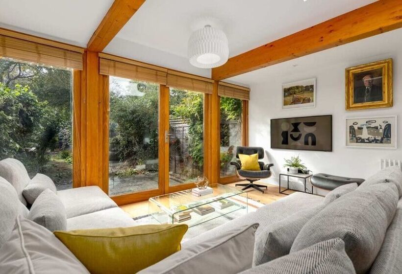 The Victorian House   Enticing 3bdr House With Garden