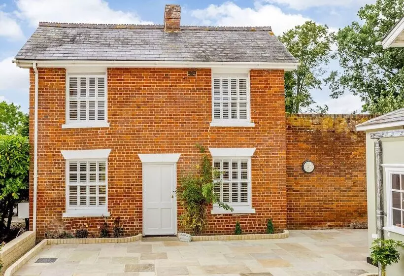 Toppesfield Hall Luxury Cottage With Hot Tub