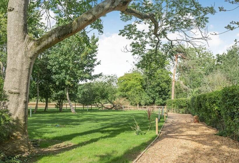 Toppesfield Hall Luxury Cottage With Hot Tub
