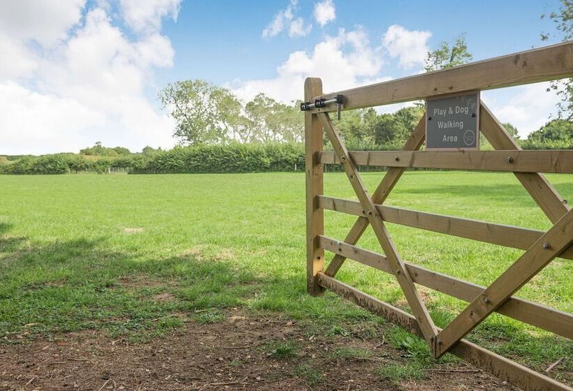 Toppesfield Hall Luxury Cottage With Hot Tub