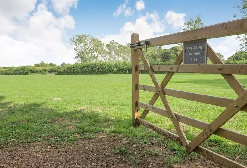 Toppesfield Hall Luxury Cottage With Hot Tub