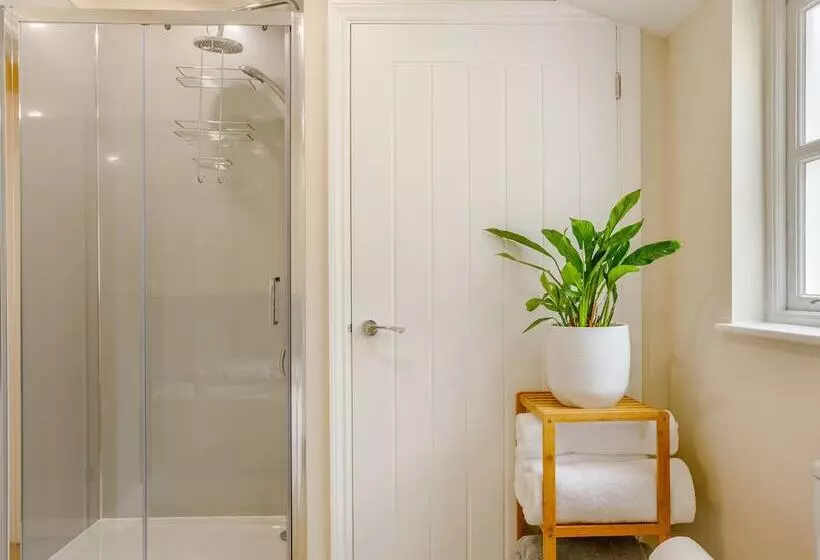 Toppesfield Hall Luxury Cottage With Hot Tub