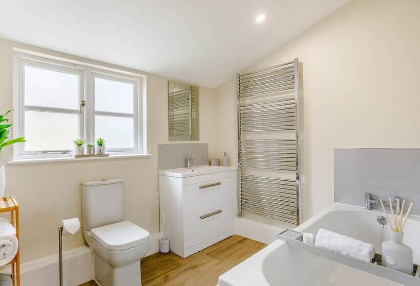 Toppesfield Hall Luxury Cottage With Hot Tub