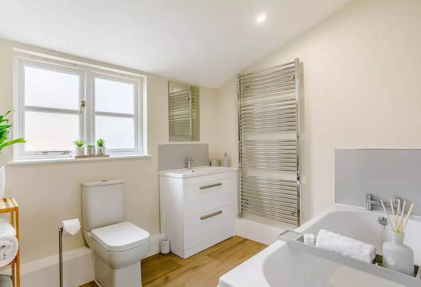 Toppesfield Hall Luxury Cottage With Hot Tub