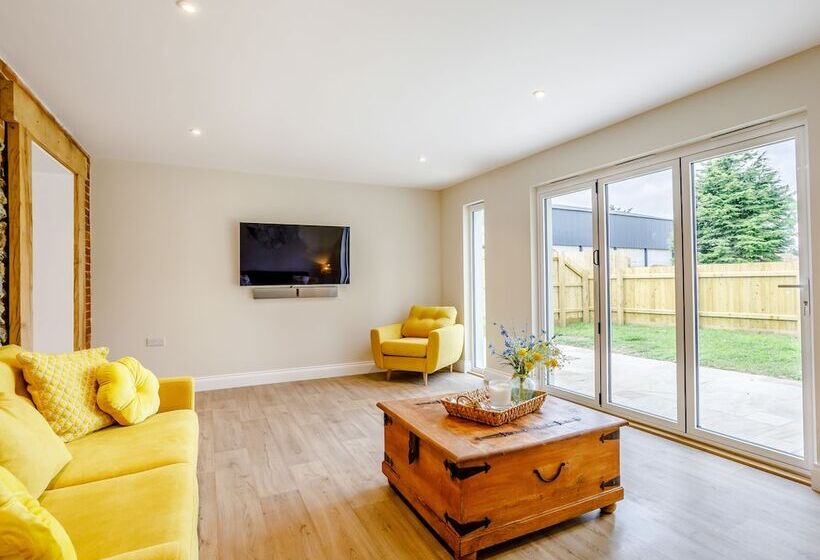 Toppesfield Hall Luxury Cottage With Hot Tub