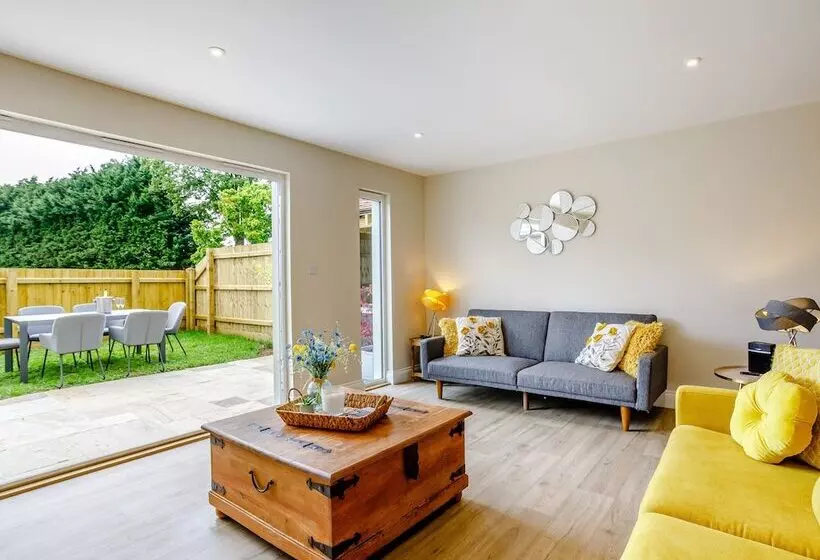 Toppesfield Hall Luxury Cottage With Hot Tub