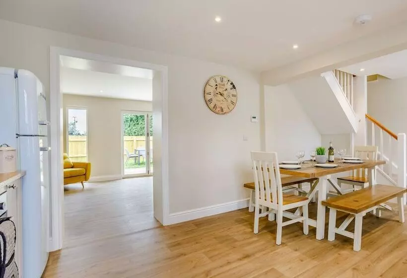 Toppesfield Hall Luxury Cottage With Hot Tub