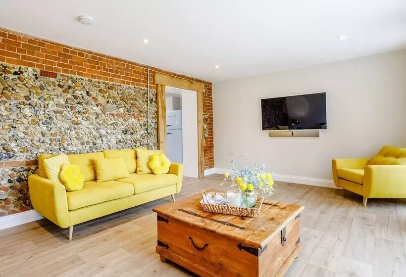 Toppesfield Hall Luxury Cottage With Hot Tub