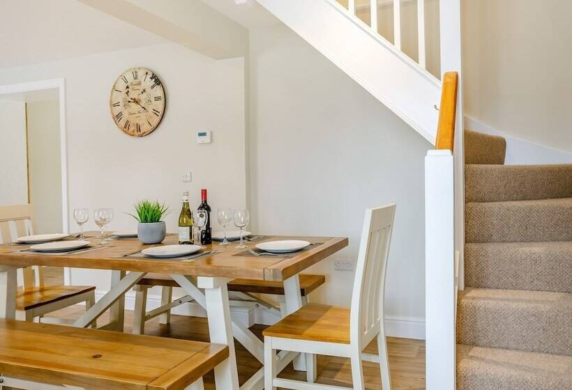 Toppesfield Hall Luxury Cottage With Hot Tub