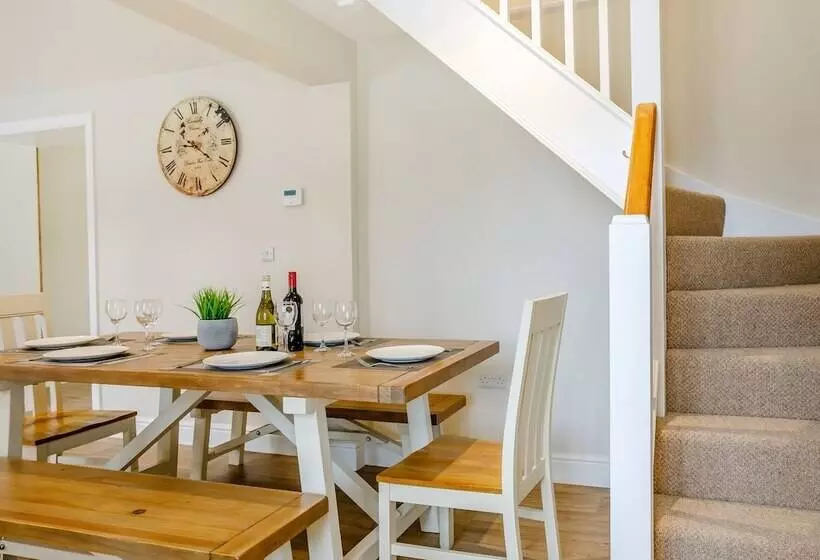 Toppesfield Hall Luxury Cottage With Hot Tub