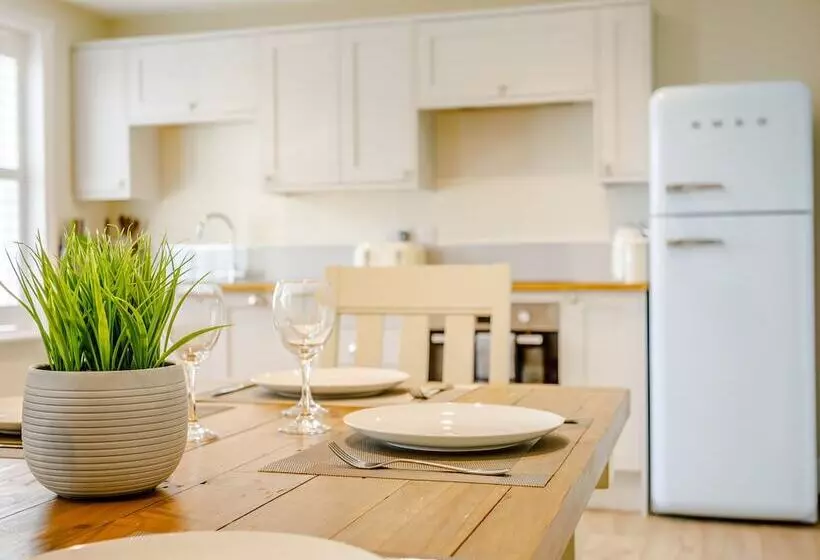 Toppesfield Hall Luxury Cottage With Hot Tub