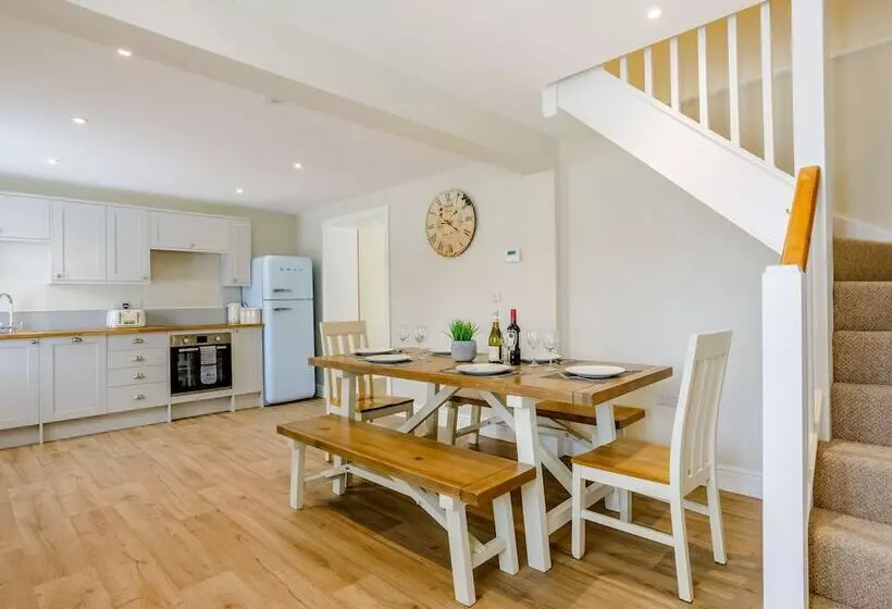 Toppesfield Hall Luxury Cottage With Hot Tub